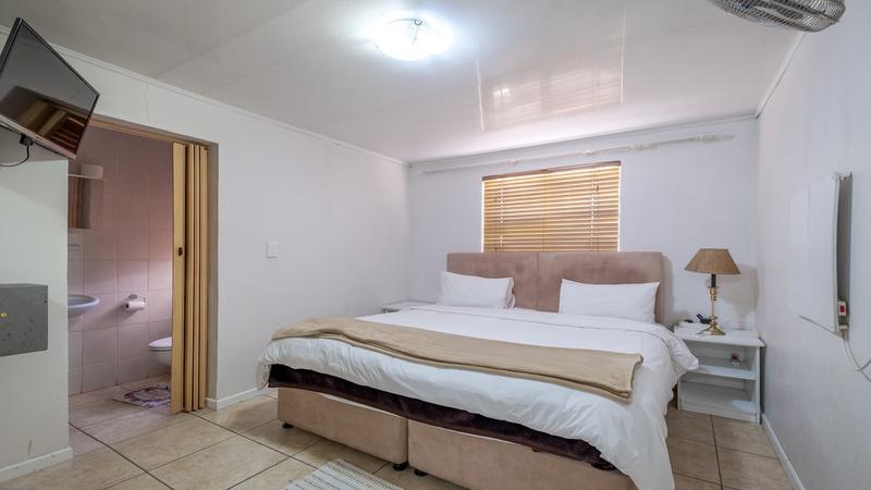 6 Bedroom Property for Sale in Parow North Western Cape